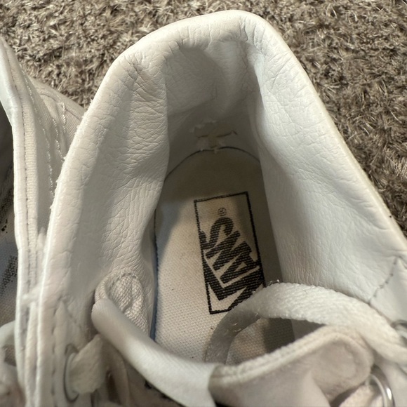 Vans Classic White High-Tops unisex men’s 7.5 
Wome’n Size 9 - Picture 11 of 12